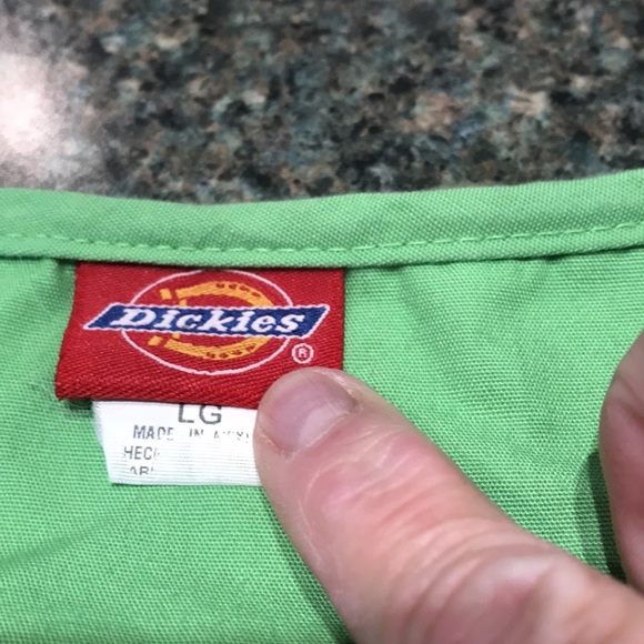 Dickies Large dental scrubs top.  Green V neck with tooth brush embroidery - Picture 8 of 10